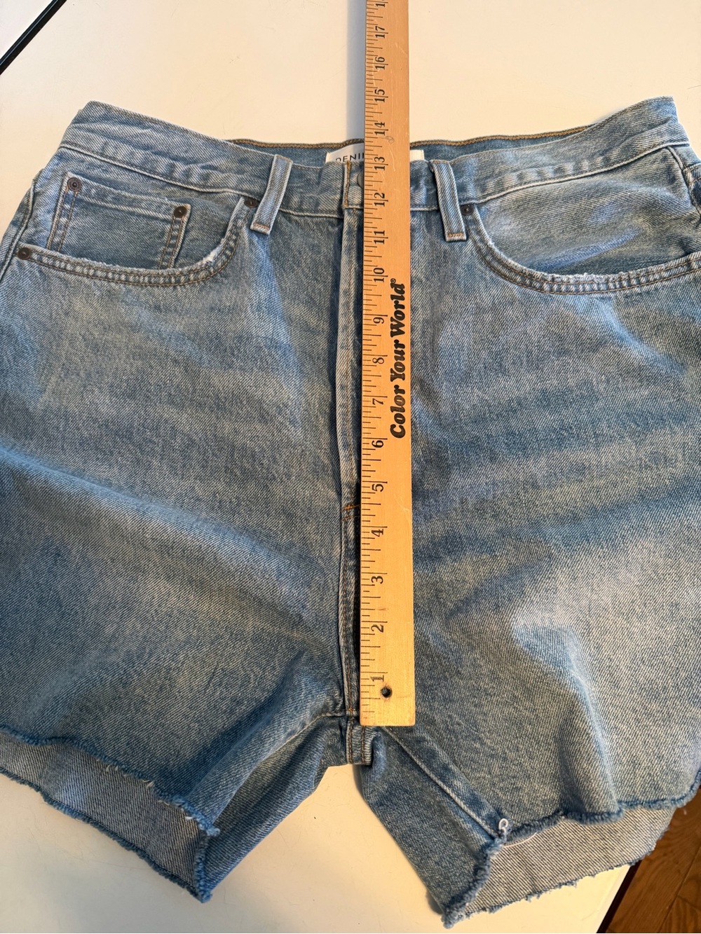 Aritzia Denim Forum The Yoko Mid Thigh Denim Shorts Jorts Raw Hem Size 32 Light - Picture 9 of 12